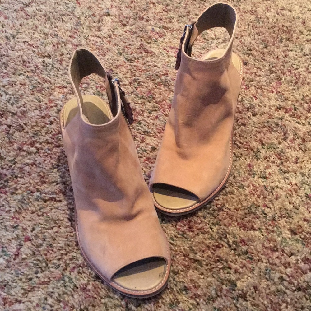 Chinese Laundry sandals